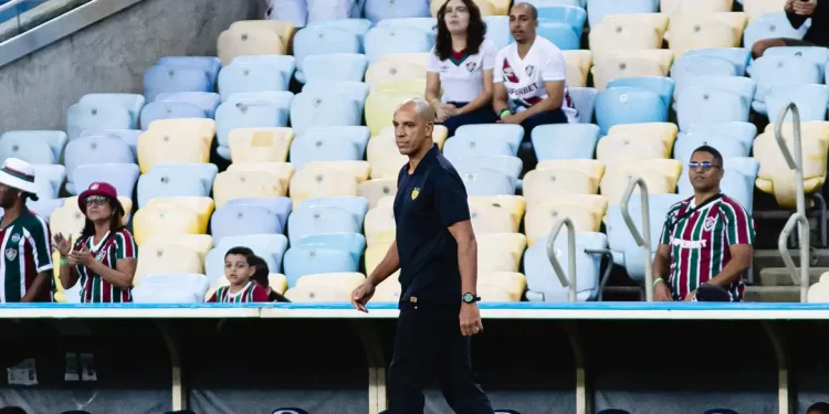 Sport demite técnico português após perder para o Fluminense