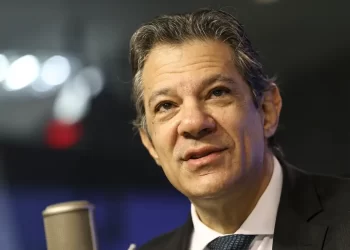 Haddad reúne-se com secretário do Tesouro de Trump em meio a tarifas