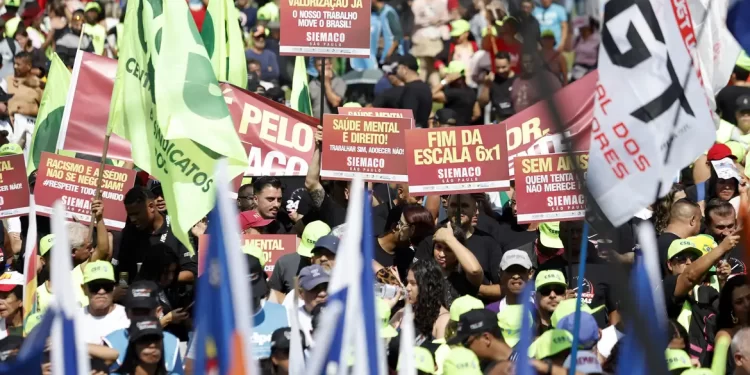 Ato em SP une centrais sindicais e governo pelo fim da escala 6×1