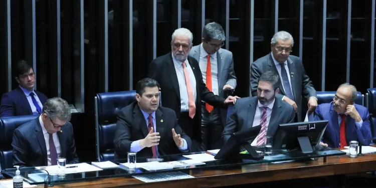 Senado aprova PEC que inclui guarda municipal na segurança pública