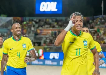 De forma dramática, Brasil vence Itália no Mundial de futebol de praia