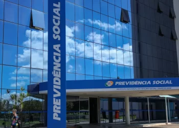 Justiça bloqueia R$ 23,8 milhões de suspeitos de fraude contra INSS