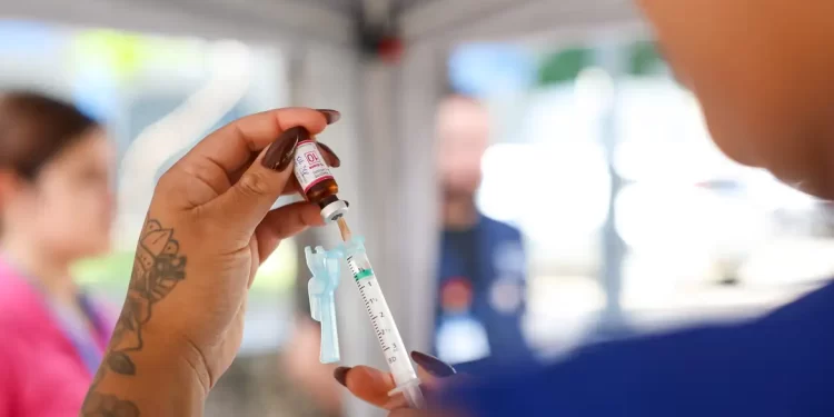 Dose de reforço de vacina contra meningite terá proteção maior