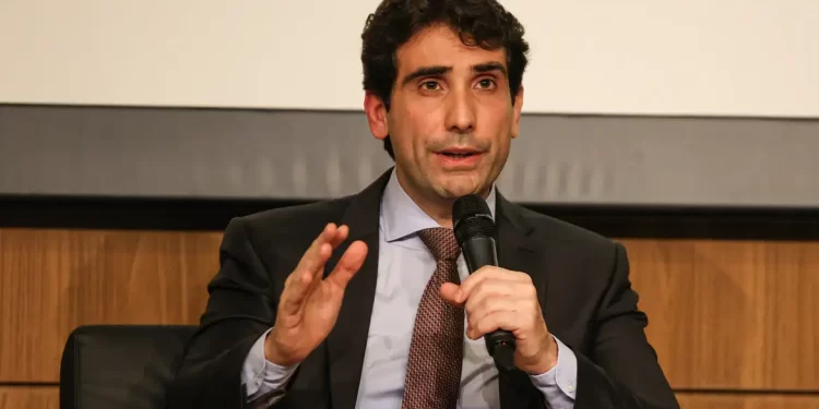 Galípolo diz que IOF não deveria ser usado para arrecadar