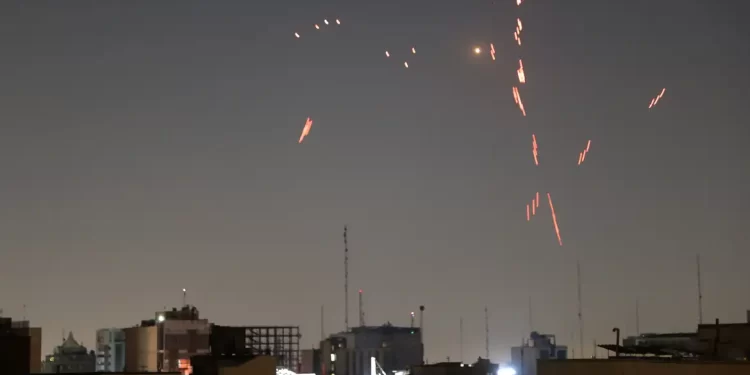 Embaixada começa a identificar brasileiros que querem deixar Israel