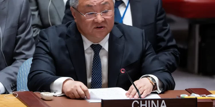 China pede cessar-fogo imediato no Irã e fim do uso da força