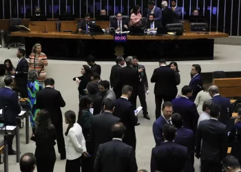 Plenário da Câmara derruba decreto de Lula sobre IOF