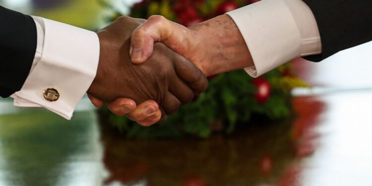 Brasil e Angola buscam diversificar comércio além do petróleo e agro