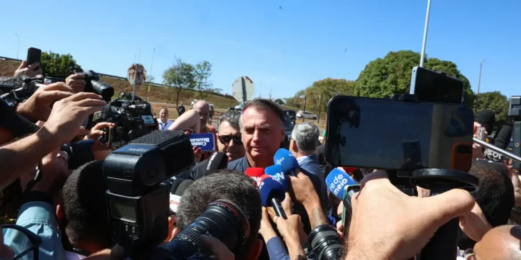 Defesa de Bolsonaro tem até as 21h13 para enviar explicações a Moraes