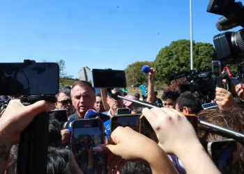 Políticos repercutem operação policial contra Bolsonaro