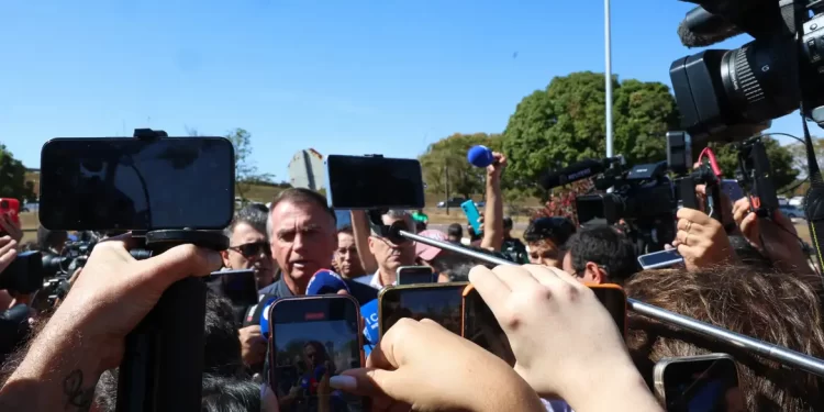 Políticos repercutem operação policial contra Bolsonaro