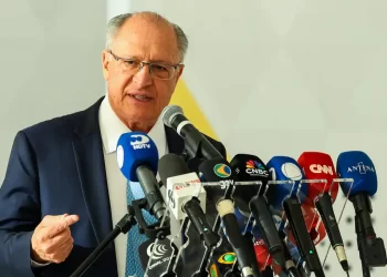 Governo busca negociação com EUA e pede apoio de empresários