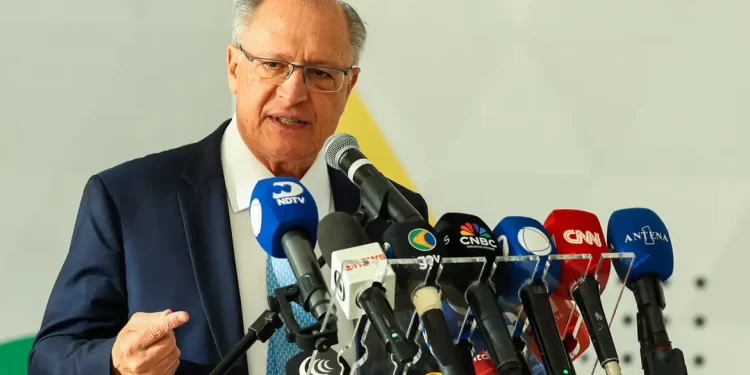 Governo busca negociação com EUA e pede apoio de empresários