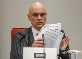 Alexandre de Moraes mantém prisão de kid preto pela trama golpista