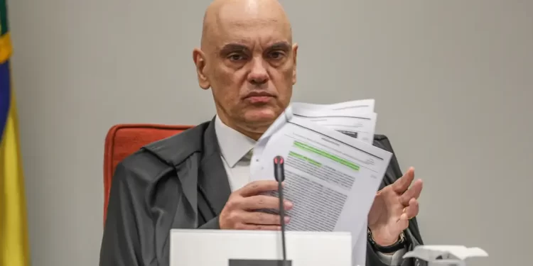Alexandre de Moraes mantém prisão de kid preto pela trama golpista