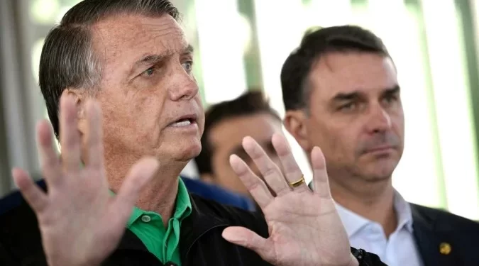 Bolsonaro está proibido de se aproximar de embaixadas, decide STF
