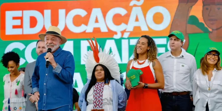 Lula mantém disposição para o diálogo, mas critica recusa de Trump