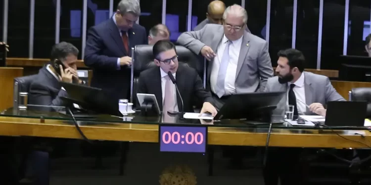 Câmara aprova urgência para proposta que reduz benefícios fiscais