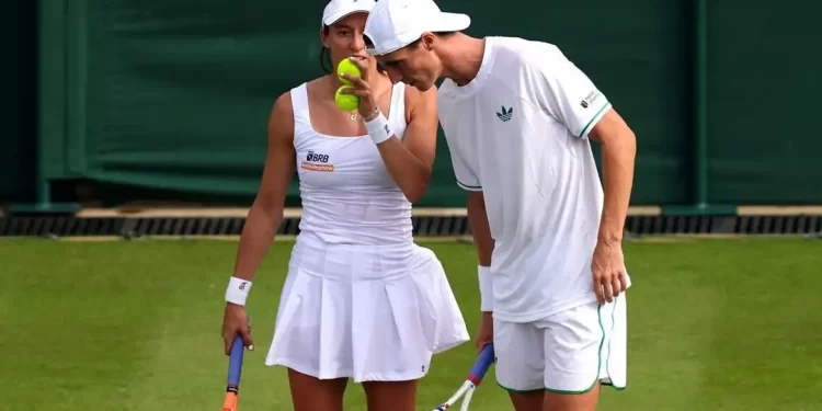 Luisa Stefani avança nas duplas mistas e nas femininas em Wimbledon