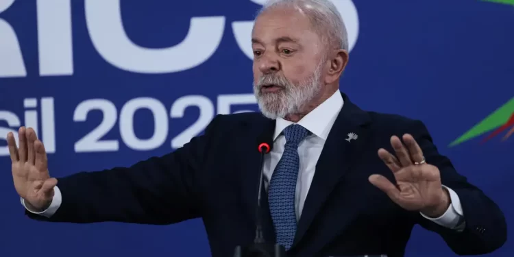 Divergência política sobre IOF é própria da democracia, diz Lula