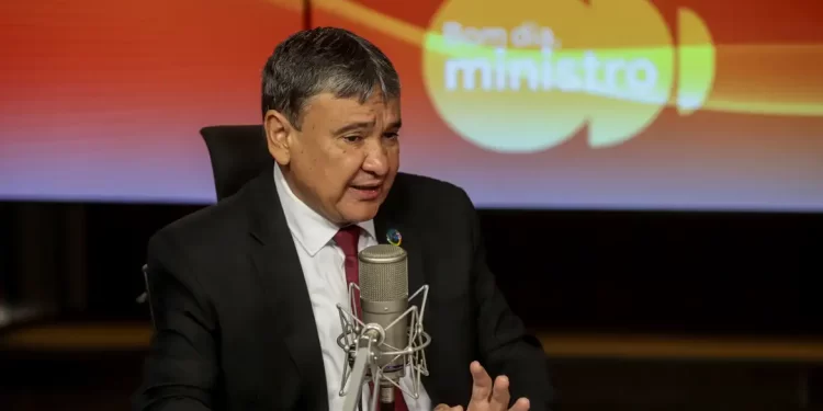 Tarifaço pode desequilibrar mercado interno no Brasil, alerta ministro