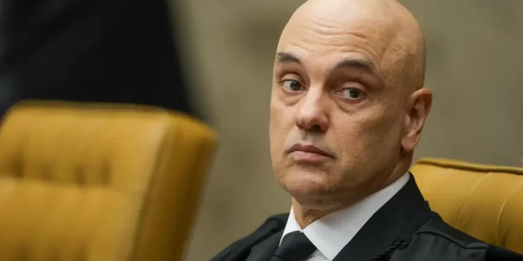 Moraes decreta prisão domiciliar de Bolsonaro