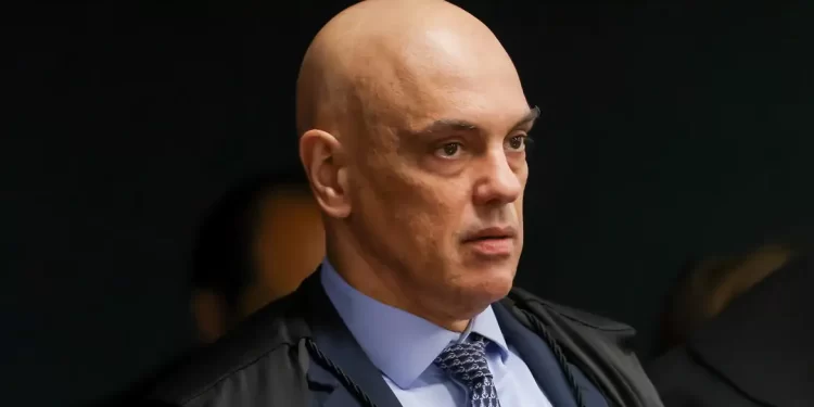 Moraes autoriza Bolsonaro a receber Tarcísio e outros aliados em casa