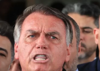 Exames de Bolsonaro indicam resquícios de inflamações pulmonares