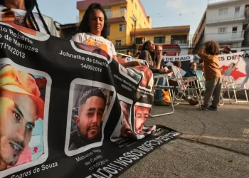 Familiares e movimentos fazem ato pelos 10 anos da chacina de Osasco