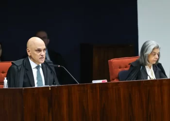 Relatório de Alexandre Moraes resume versões de acusação e defesas
