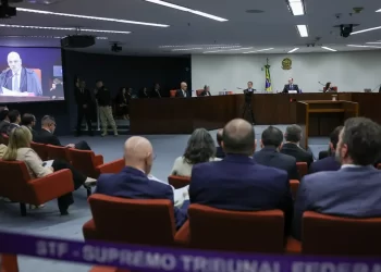 Defesa de Mauro Cid pede manutenção da delação premiada ao STF