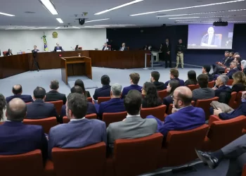 Após PGR, julgamento de Bolsonaro tem intervalo e voltará com defesas