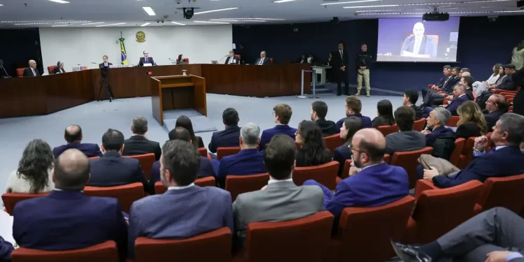 Após PGR, julgamento de Bolsonaro tem intervalo e voltará com defesas