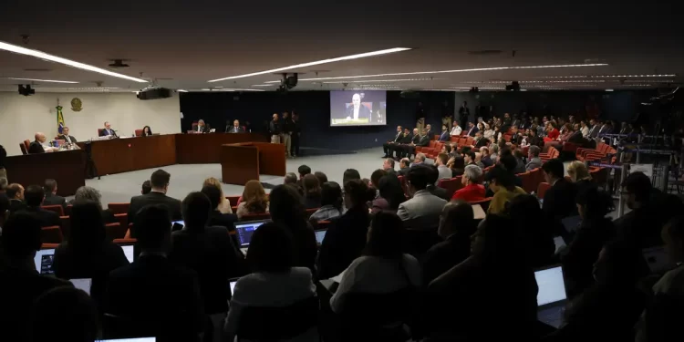 Em voto, Fux diz que ação deveria ter tramitado na primeira instância