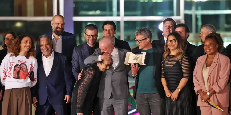 “O Agente Secreto vai representar o nosso cinema com louvor”, diz Lula