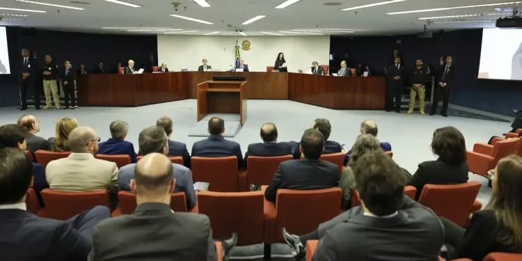 STF terá sessões extras para julgamento de Bolsonaro