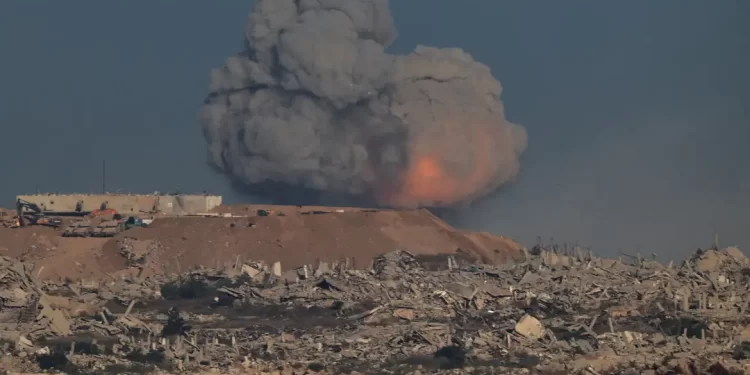 Forças israelenses bombardeiam subúrbios da Cidade de Gaza