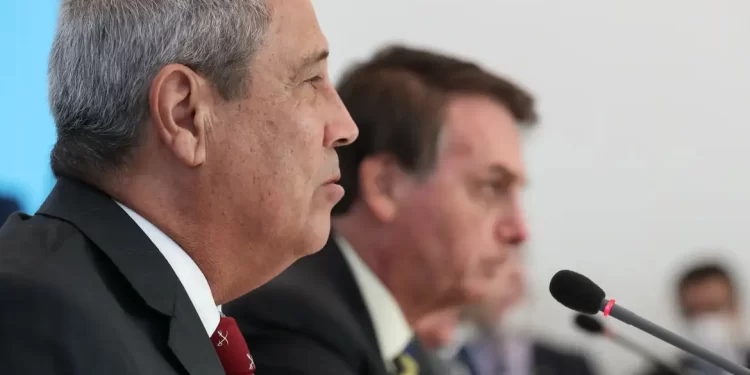 Após quebrar dente, Braga Netto pede autorização para fazer exames