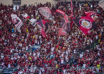 Flamengo reúne organizadas para debater violência contra as mulheres