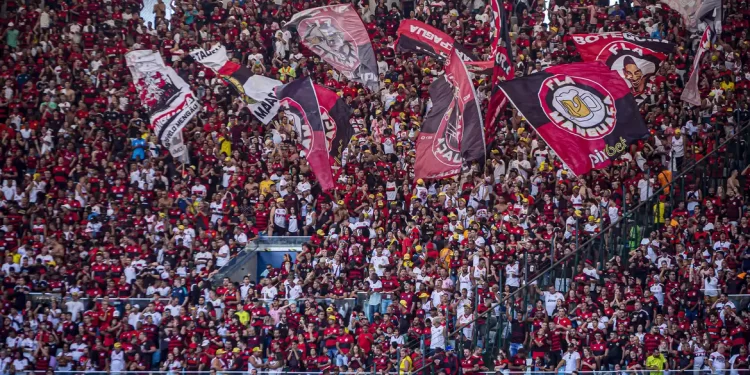 Flamengo reúne organizadas para debater violência contra as mulheres