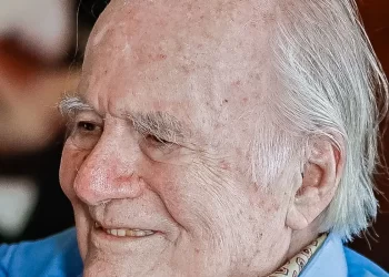 Morre Mino Carta, fundador das revistas Veja e Carta Capital