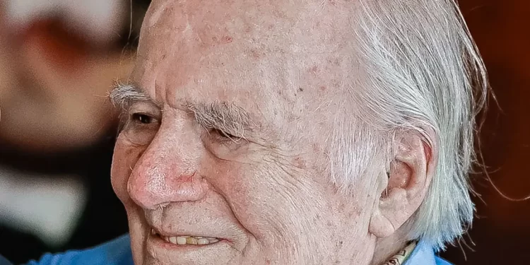Morre Mino Carta, fundador das revistas Veja e Carta Capital