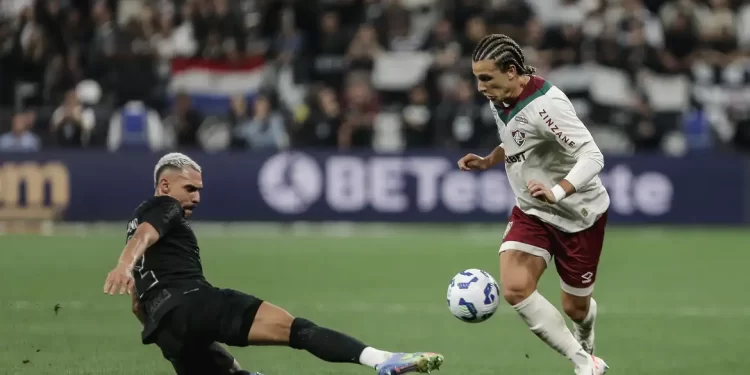 Brasileiro: Fluminense e Corinthians medem forças no Maracanã