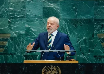 Democracia é o que está em jogo para a humanidade, alerta Lula nos EUA