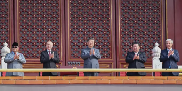 China faz desfile do Dia da Vitória e promete desenvolvimento pacífico