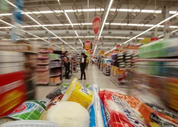 Apesar dos juros, consumo das famílias foi motor da economia no 2º tri