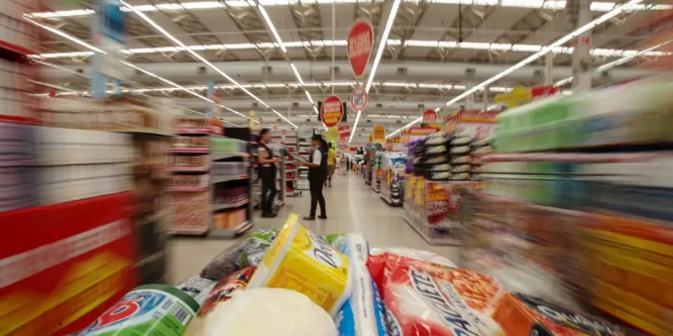 Apesar dos juros, consumo das famílias foi motor da economia no 2º tri