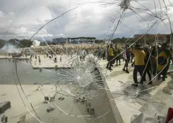 Bolsonaro e aliados deverão pagar R$ 30 milhões pela depredação no 8/1