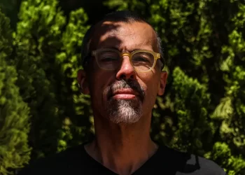 Jamil Chade relata desumanização de imigrantes sob Trump em ‘distopia’