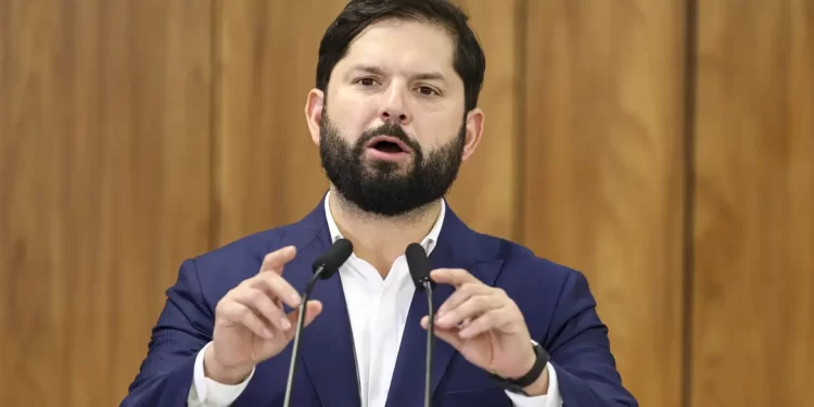 Boric e Petro se manifestam após condenação de Bolsonaro